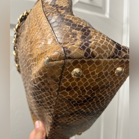 Michael Kors Harper
Sand Snake Leather Large
Tote Bag - Picture 9 of 13